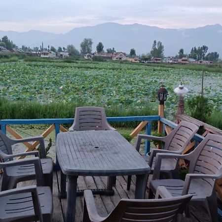 Golden Hopes Group Of Houseboats Hotell Srīnagar Exteriör bild