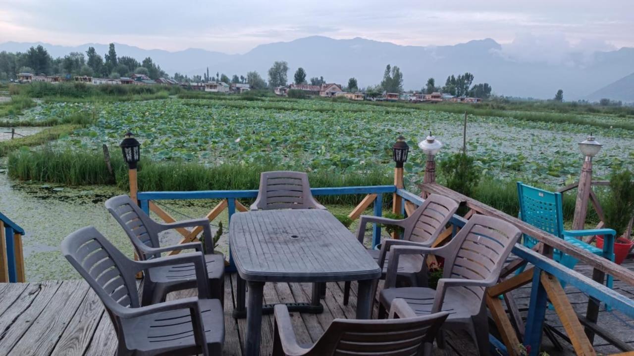 Golden Hopes Group Of Houseboats Hotell Srīnagar Exteriör bild