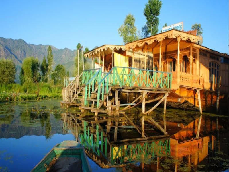 Golden Hopes Group Of Houseboats Hotell Srīnagar Exteriör bild