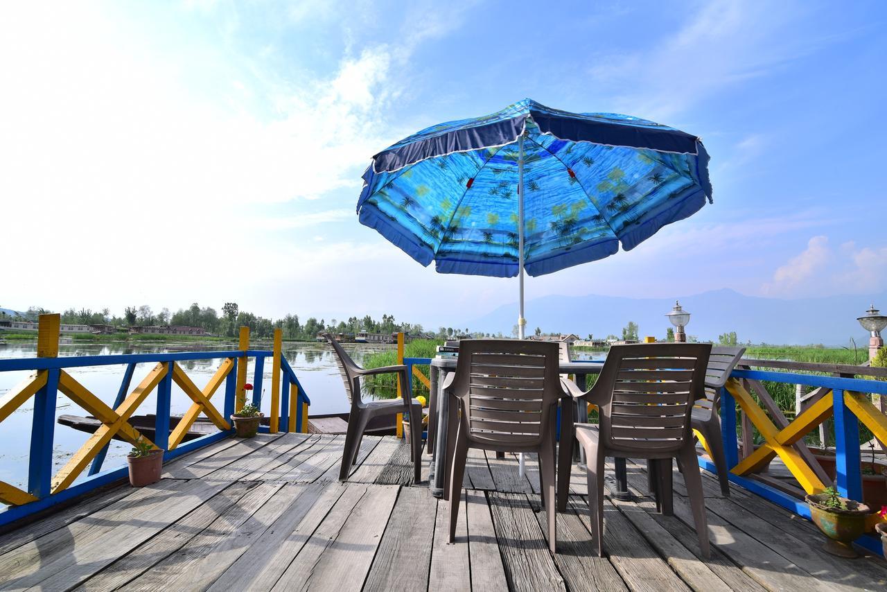 Golden Hopes Group Of Houseboats Hotell Srīnagar Exteriör bild
