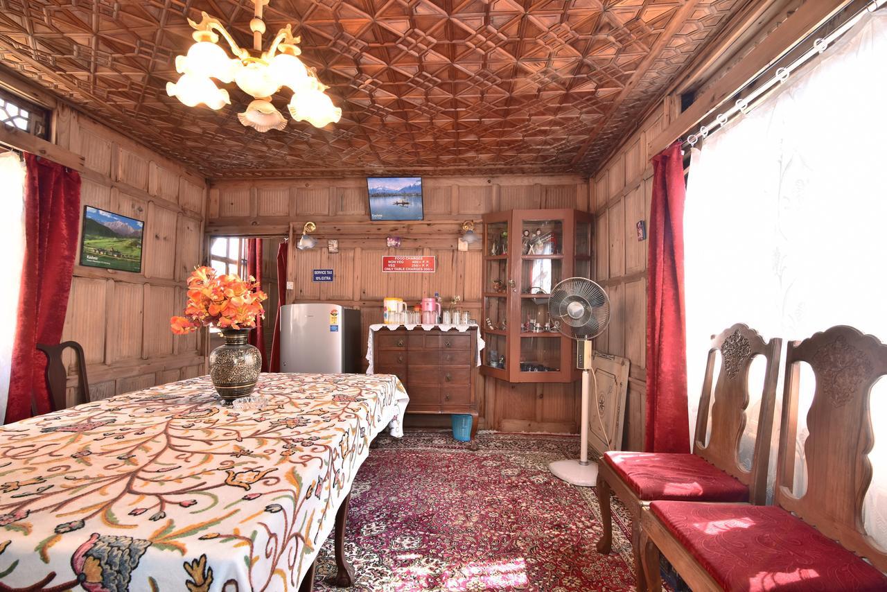 Golden Hopes Group Of Houseboats Hotell Srīnagar Exteriör bild