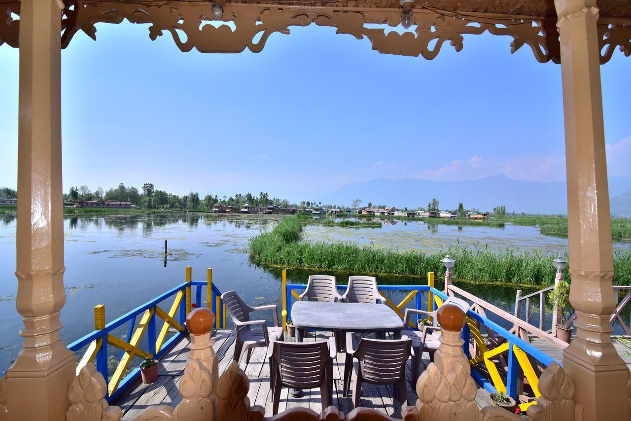 Golden Hopes Group Of Houseboats Hotell Srīnagar Exteriör bild