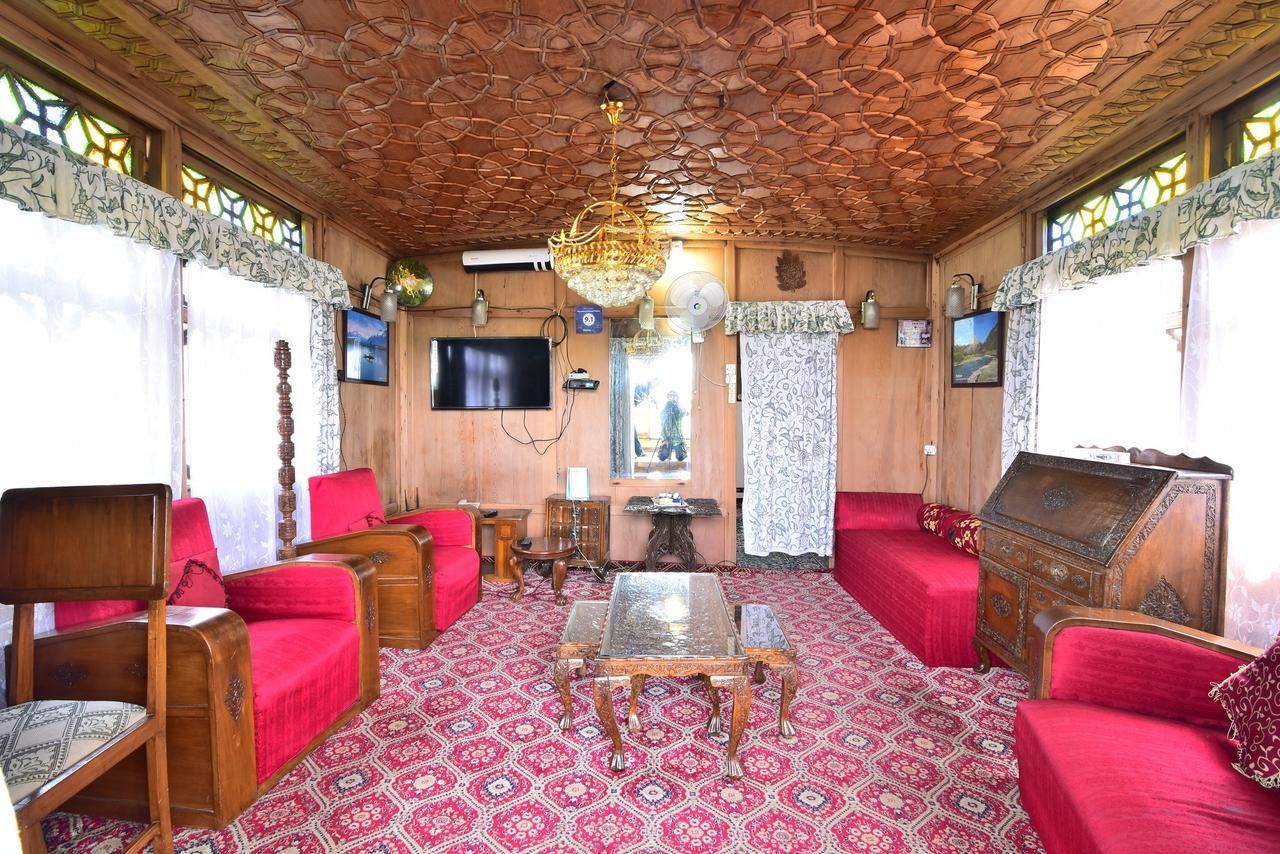 Golden Hopes Group Of Houseboats Hotell Srīnagar Exteriör bild