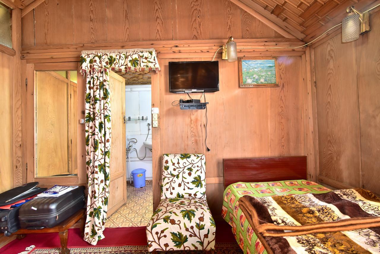 Golden Hopes Group Of Houseboats Hotell Srīnagar Exteriör bild