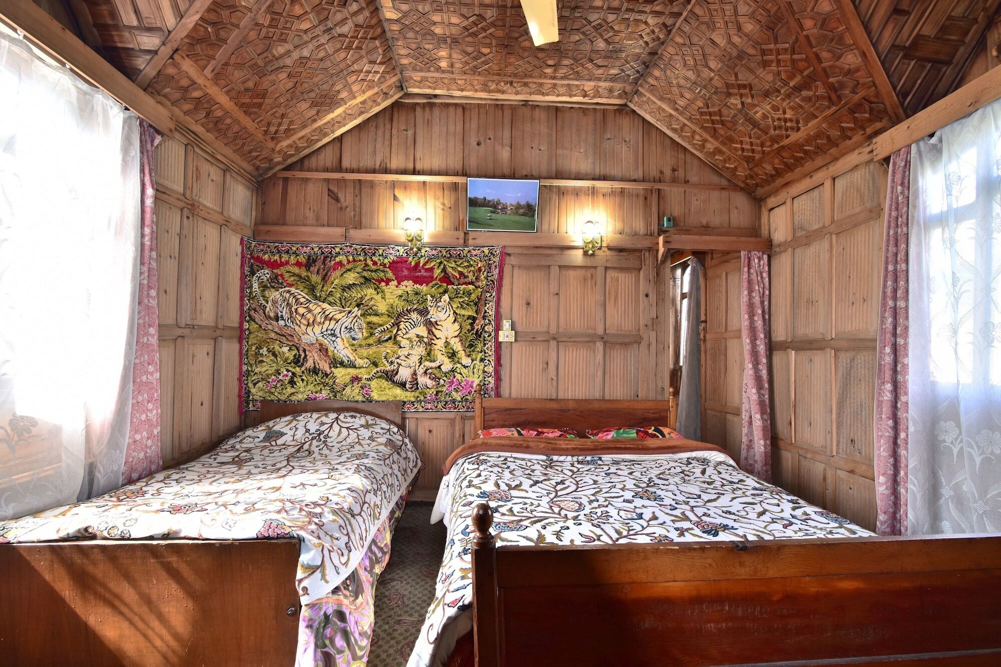 Golden Hopes Group Of Houseboats Hotell Srīnagar Exteriör bild
